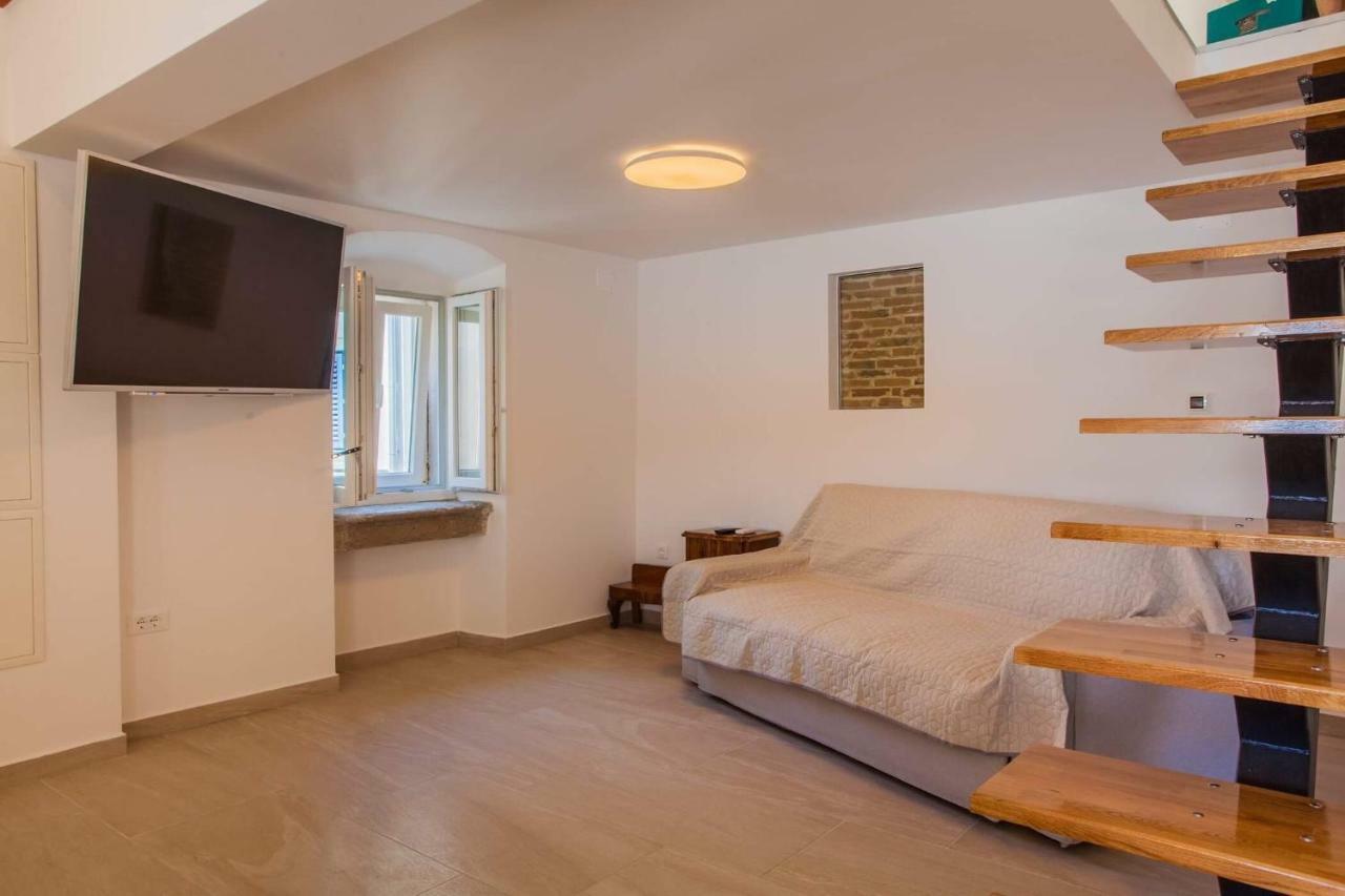 Apartmani Kraj Mora Cres Exterior photo