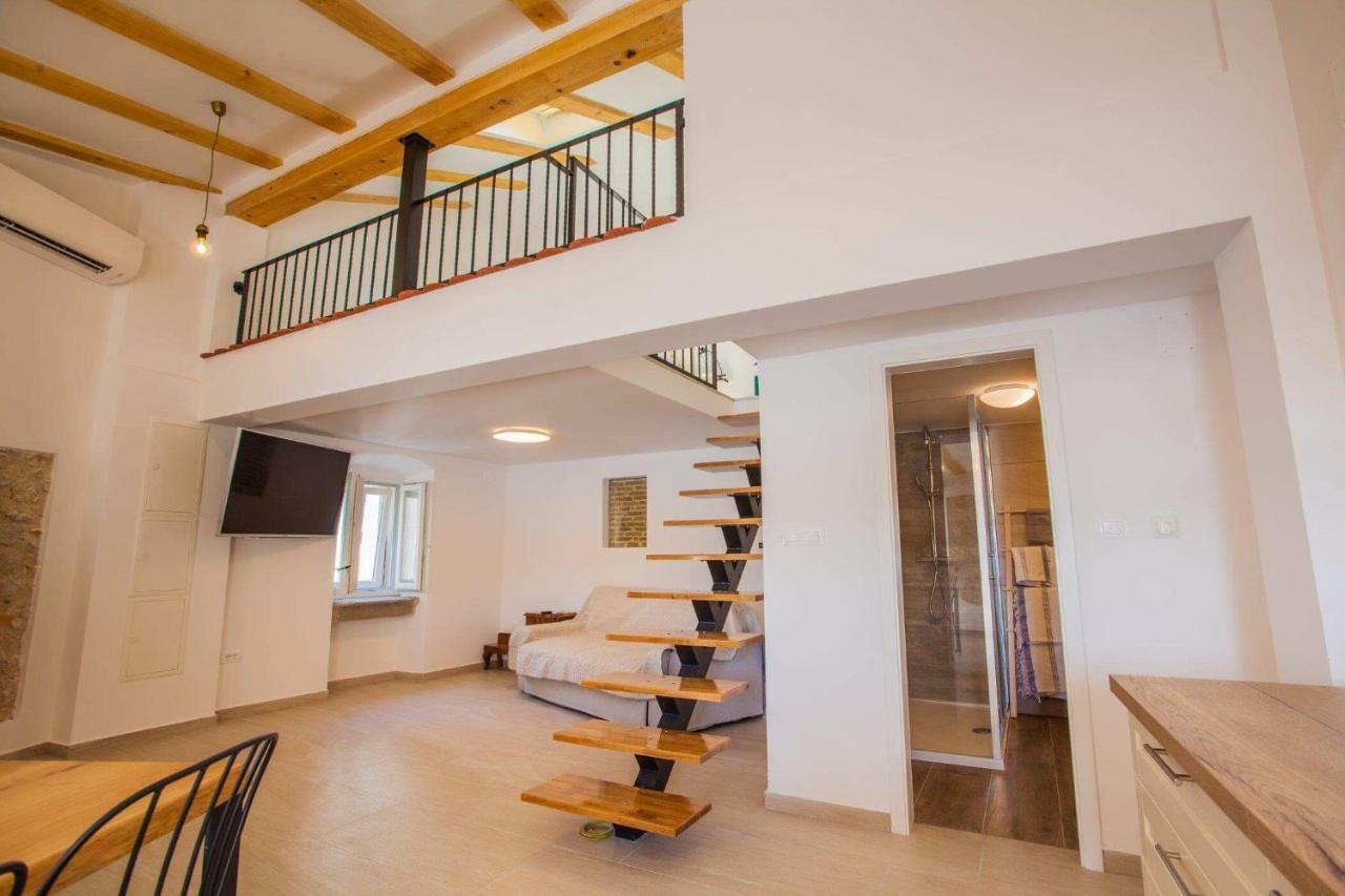 Apartmani Kraj Mora Cres Exterior photo