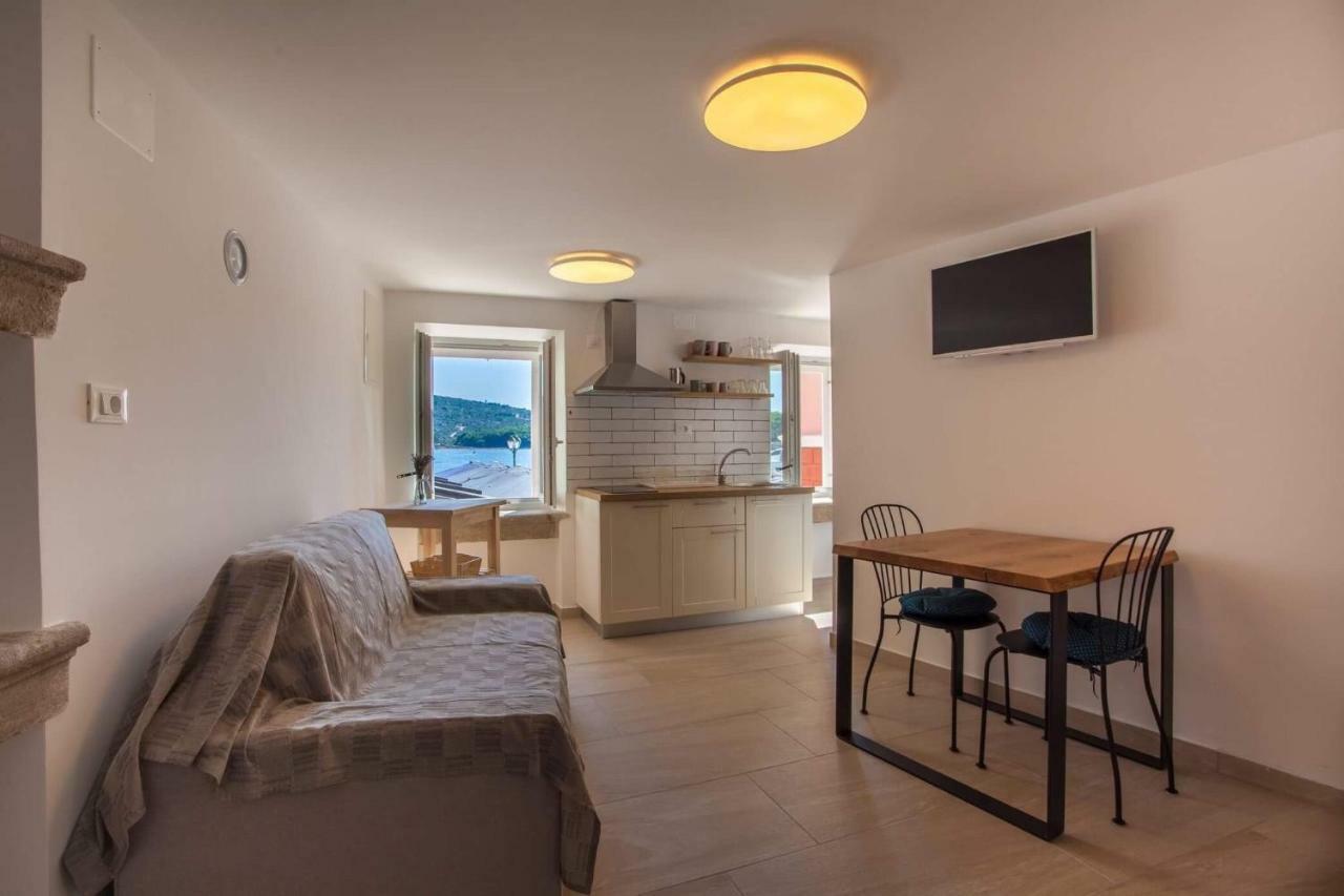 Apartmani Kraj Mora Cres Exterior photo